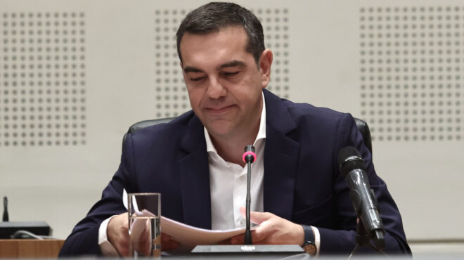 μπροστά-από-το-κόμμα-του-πίσω-από-την-ε-562500742