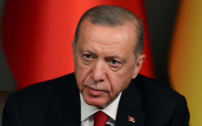 Ερντογάν: «Ανοίξτε μας τον δρόμο προς την Ε.Ε., για να μπει η Σουηδία στο ΝΑΤΟ»