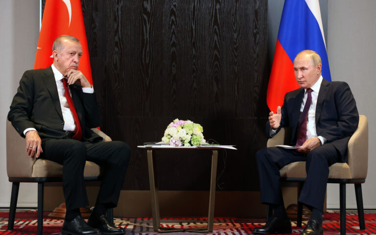 RIA: Οι συνομιλίες Πούτιν – Ερντογάν, μοναδική ελπίδα για τη συμφωνία των σιτηρών