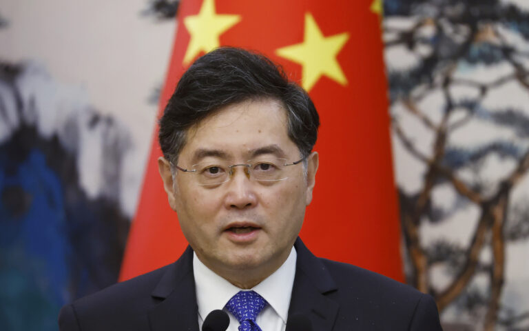 Ο υπουργός Εξωτερικών της Κίνας απαλλάχθηκε των καθηκόντων του