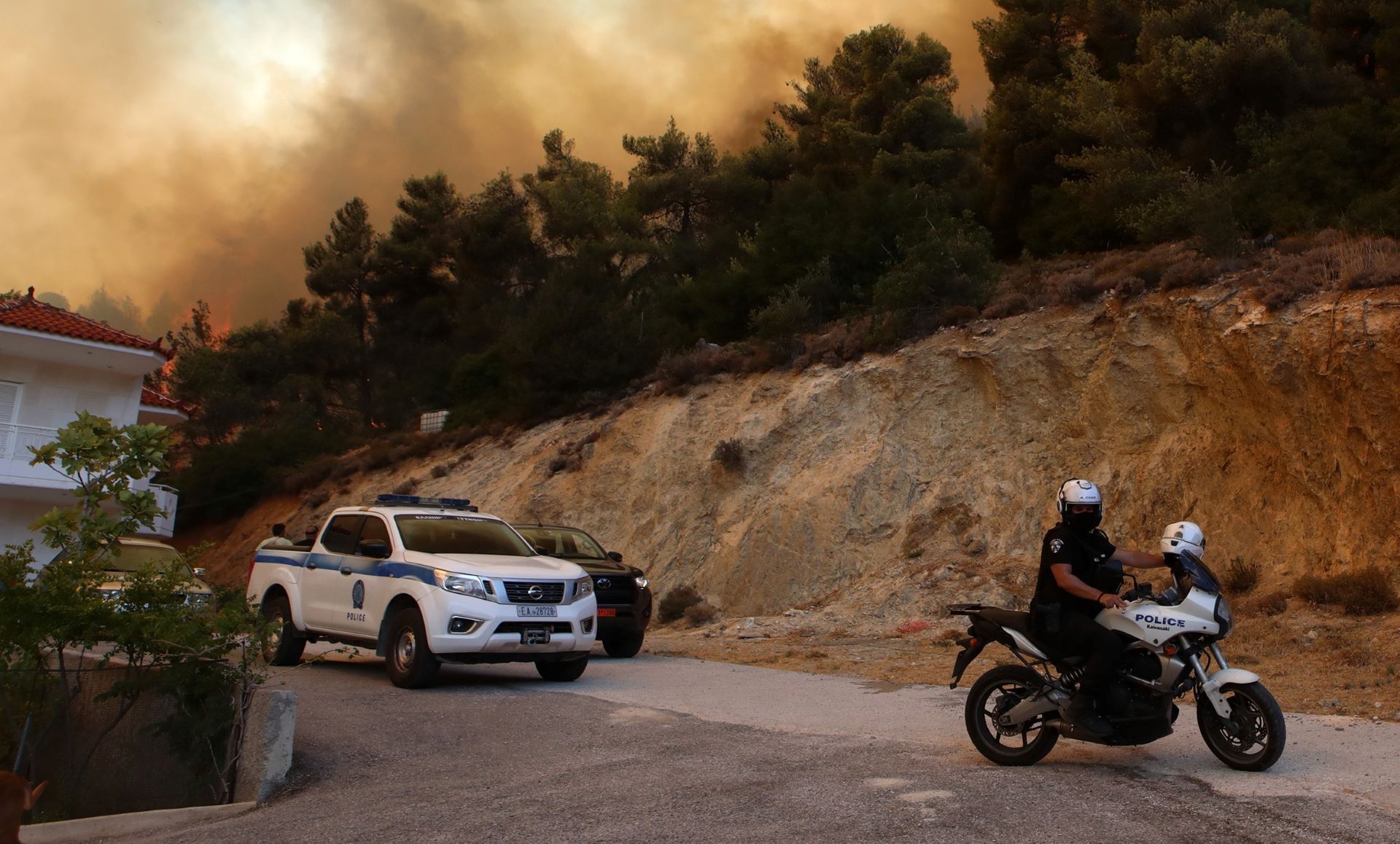 Διόνυσος: Δύο άτομα συνελήφθησαν για εμπρησμό από πρόθεση