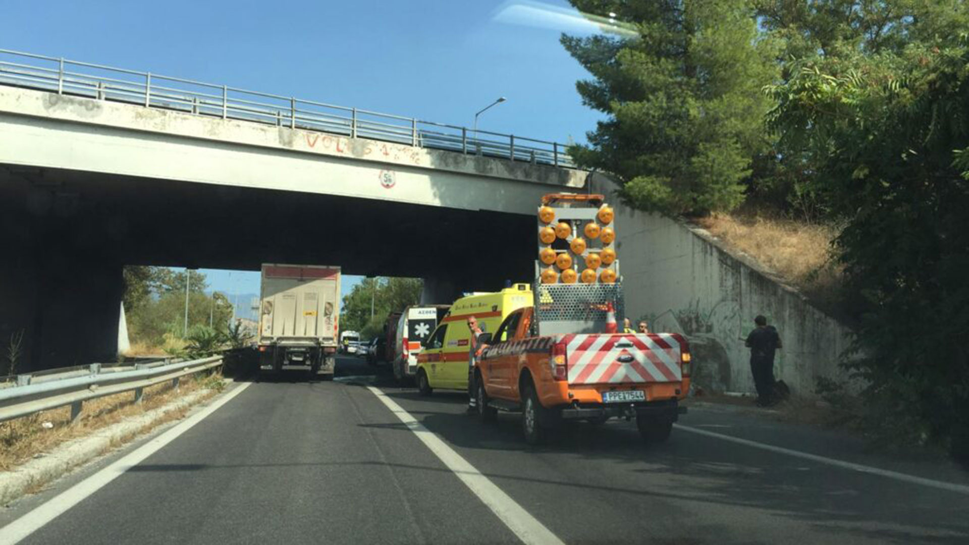 Ανάφλεξη ασθενοφόρου στον κόμβο Βελεστίνου