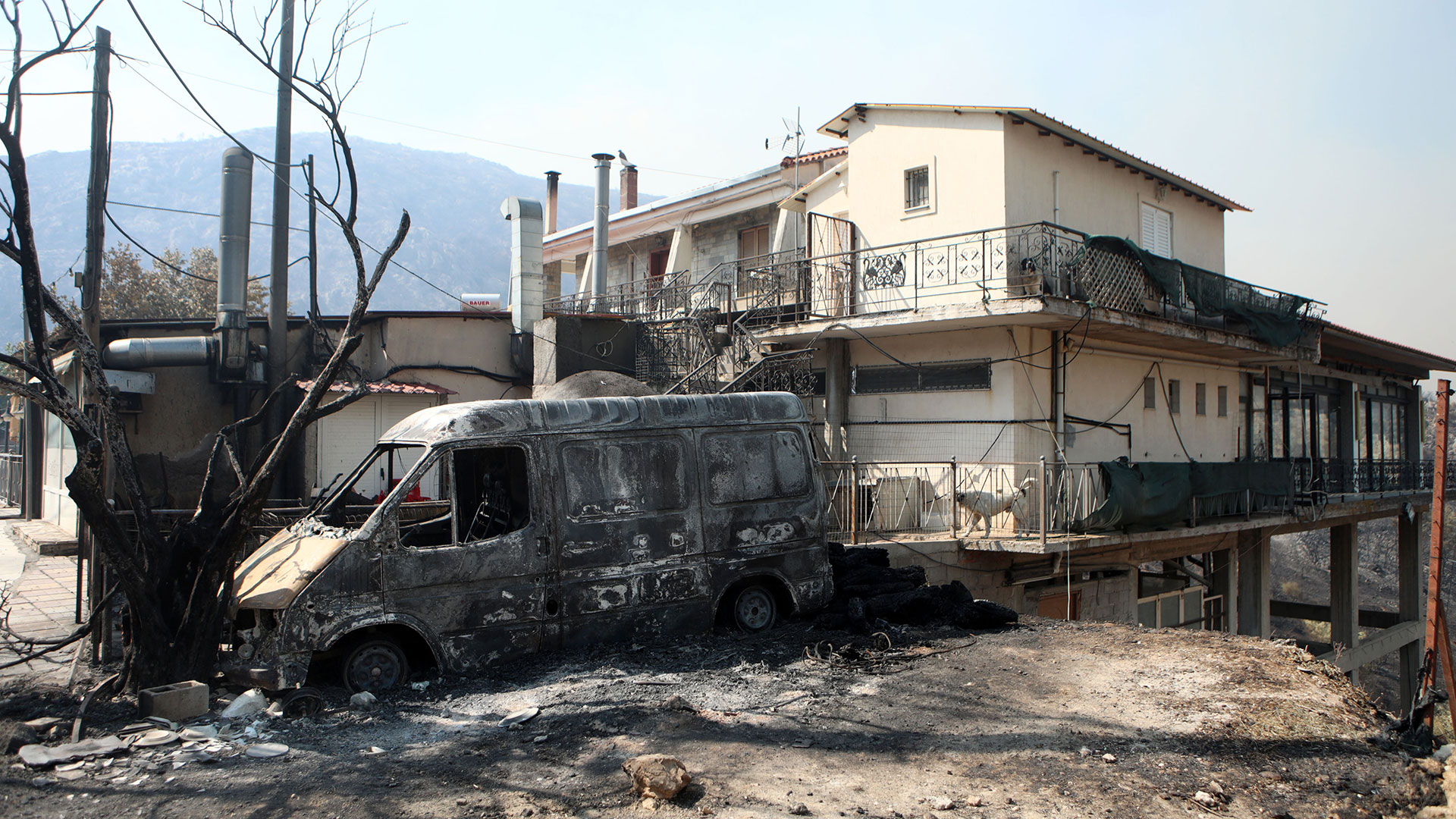 Η πύρινη λαίλαπα της Πάρνηθας σε 20 φωτογραφίες-17