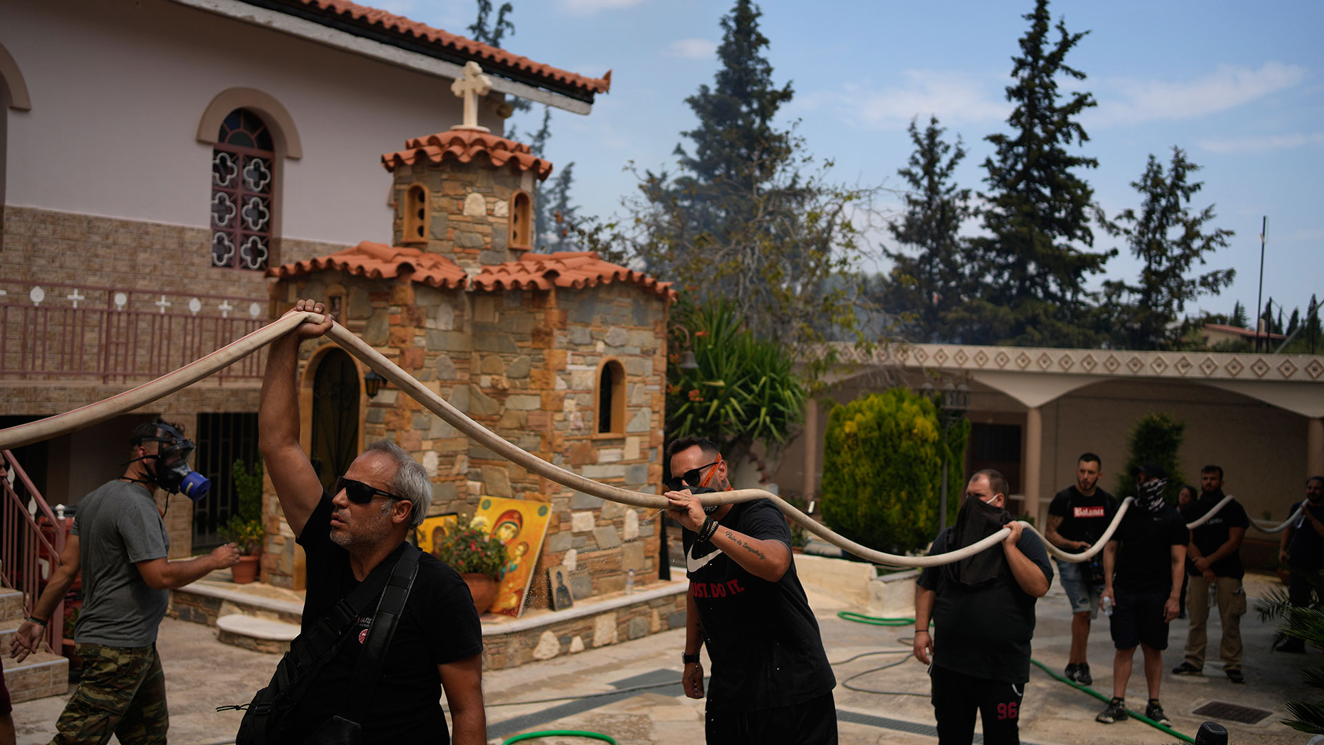 Η πύρινη λαίλαπα της Πάρνηθας σε 20 φωτογραφίες-10