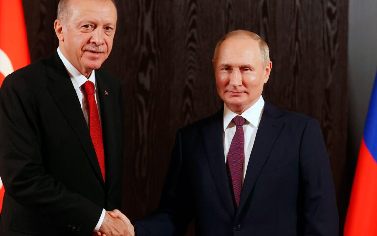 Στη Ρωσία ο Ερντογάν, πιθανή η συνάντηση με Πούτιν για τα σιτηρά