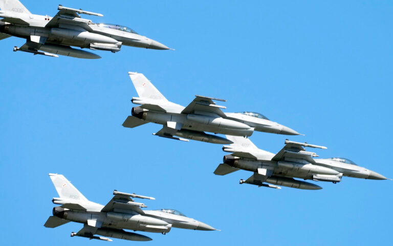 Ουκρανία: Οι ΗΠΑ εγκρίνουν παραδόσεις F-16 από Δανία και Ολλανδία