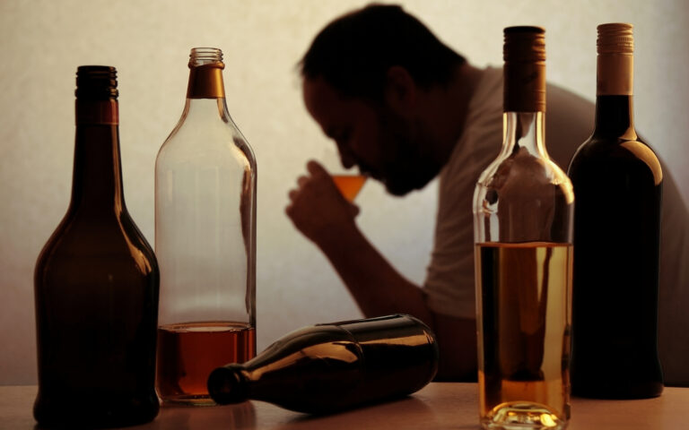 Σκωτία: Σε υψηλό 14ετίας οι θάνατοι από αλκοόλ