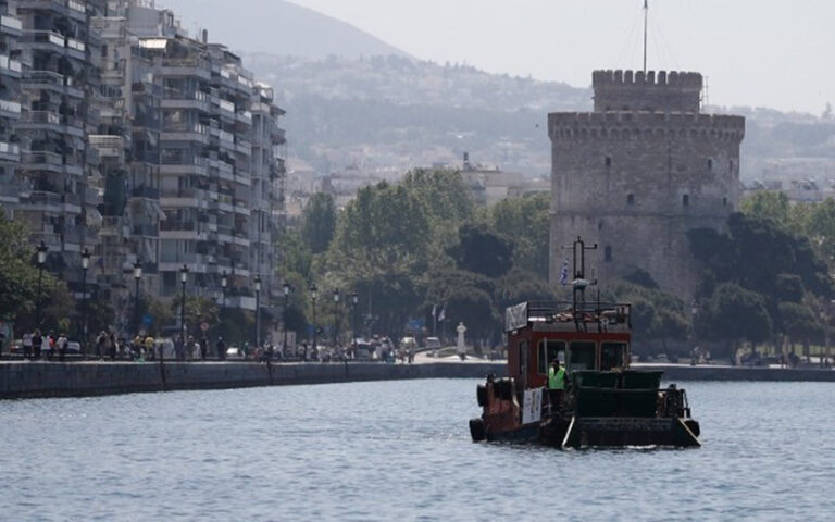 Θερμαϊκός: Ενας τόνος σκουπιδιών ημερησίως η «ψαριά» της Αλκίππης