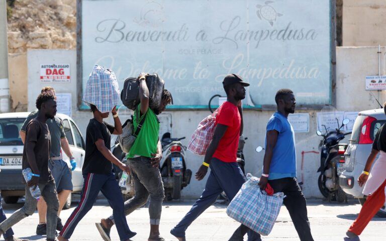 Διαξιφισμοί Ιταλίας – Ε.Ε. για το μεταναστευτικό