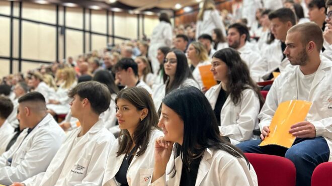 white-coat-ceremony-ιατρικής-σχολής-του-ευρωπαϊκού-πα-562640113