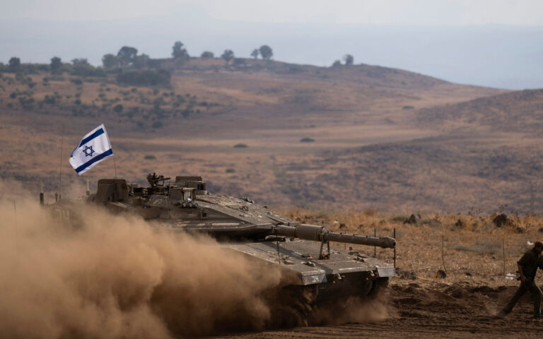 Ισραηλινά άρματα μάχης μέσα στη Γάζα