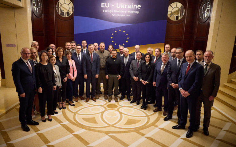 Ο Ζελένσκι με τους υπουργούς Εξωτερικών της Ευρωπαϊκής Ενωσης στο Κίεβο