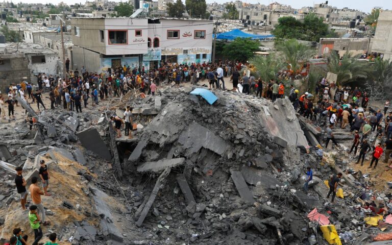 Μεσανατολικό: Ισραηλινοί βομβαρδισμοί στο πέρασμα της Ράφα κοντά στα σύνορα με Αίγυπτο