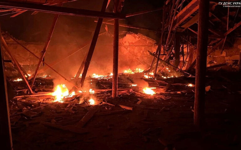Ουκρανία: Δύο νεκροί και δέκα τραυματίες από βομβαρδισμούς στη Χερσώνα