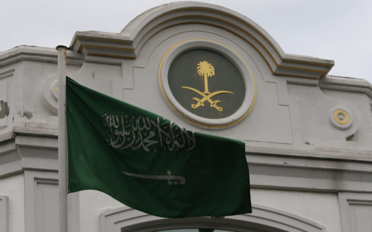 Η Σαουδική Αραβία καλεί τους πολίτες της να φύγουν από τον Λίβανο