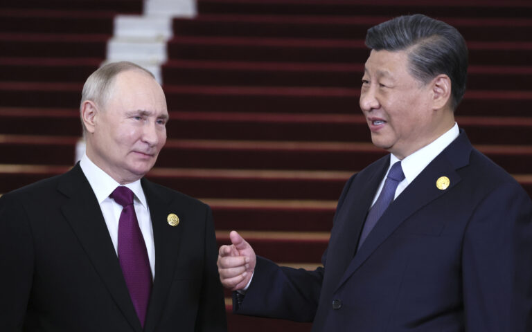 Ο Πούτιν συναντά τον «αγαπητό φίλο» Σι Τζινπίνγκ στο Πεκίνο