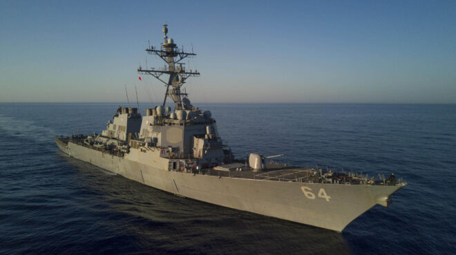 cnn-αμερικανικό-πολεμικό-πλοίο-κοντά-στ-562682200