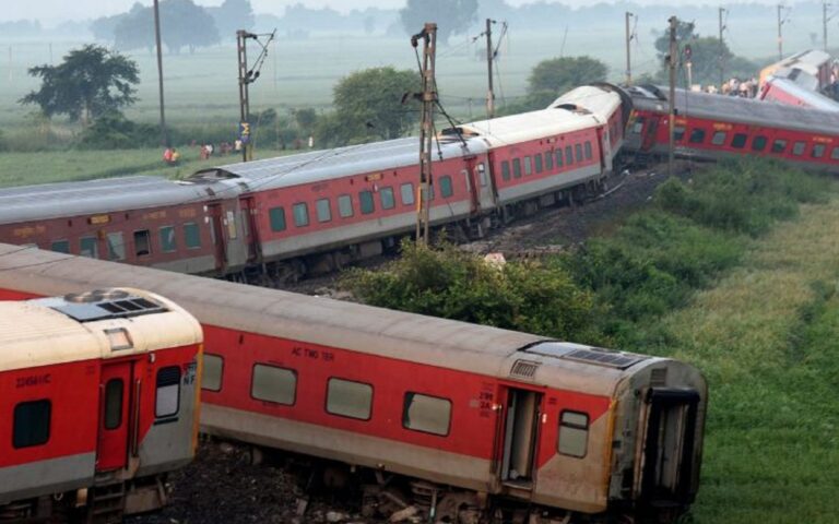 Ινδία: Εκτροχιασμός τρένου με τουλάχιστον 4 νεκρούς