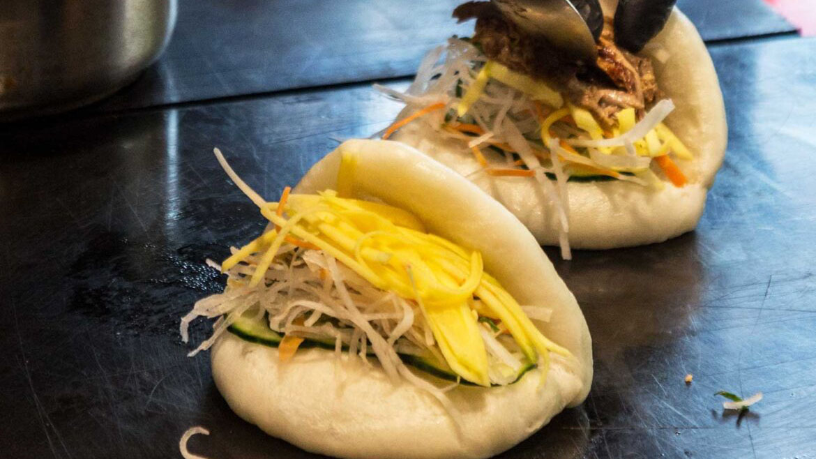 Bao Buns: Πού τρώμε τα καλύτερα ψωμάκια ατμού στην Αθήνα