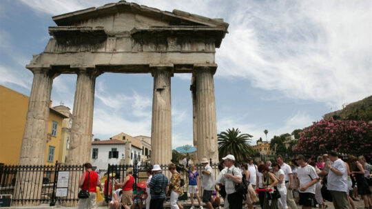 Οκτώ ανοικτά μέτωπα για τον ελληνικό τουρισμό
