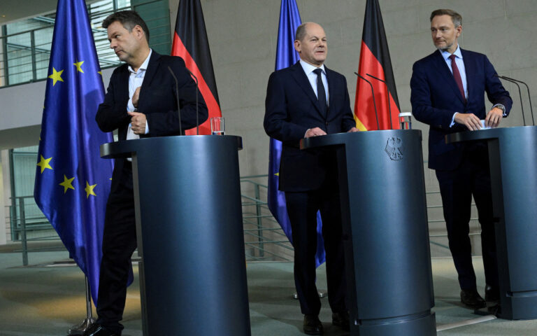 Γερμανία: Αναβάλλεται η ψήφιση του προϋπολογισμού, στη σκιά των «αντισυνταγματικών» κυβερνητικών χειρισμών