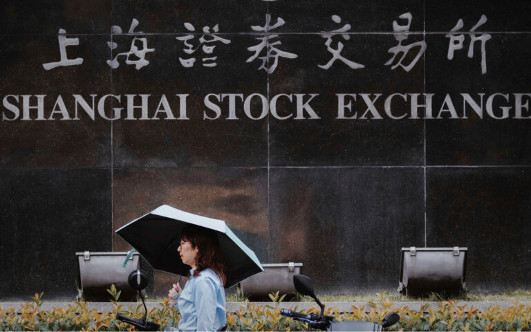 Κίνα: Μαζική φυγή ξένων κεφαλαίων λόγω επιβράδυνσης της οικονομίας