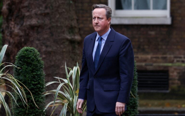 Βρετανία: Επιστρέφει ο Κάμερον ως υπουργός Εξωτερικών