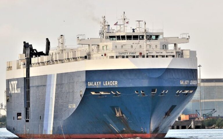 Οι Χούθι κατέλαβαν φορτηγό πλοίο στην Ερυθρά Θάλασσα – Βίντεο