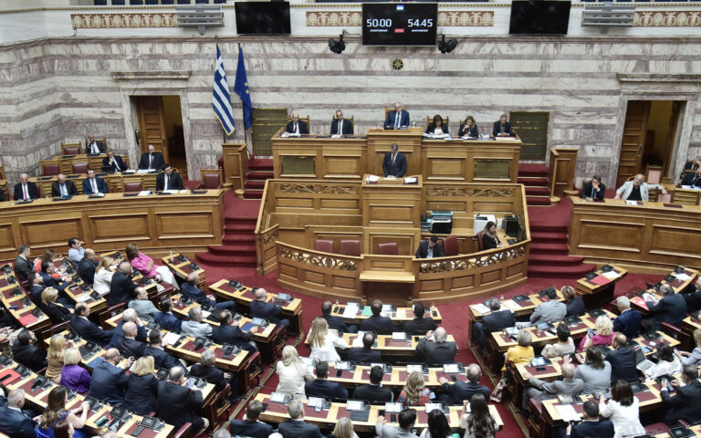 Βουλή: Live η συζήτηση για την ανασυγκρότηση Θεσσαλίας και Έβρου