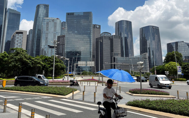 Αδειοι ουρανοξύστες, κενά γραφεία στο νέο «Χονγκ Κονγκ» της Κίνας