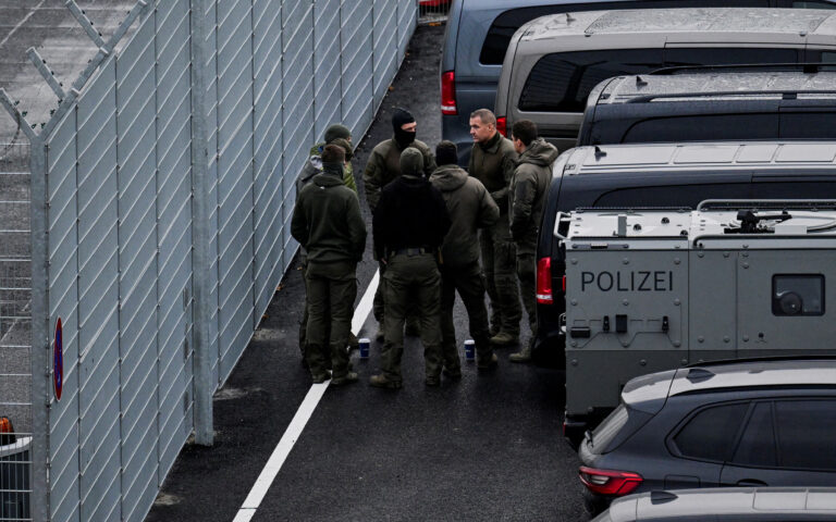 Αμβούργο: Ζητήματα ασφαλείας του αεροδρομίου εγείρονται μετά το περιστατικό ομηρείας