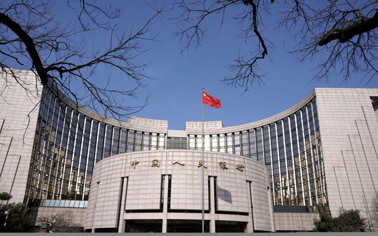 Στον μεγαλύτερο εισπράκτορα χρέους στον κόσμο εξελίσσεται το Πεκίνο