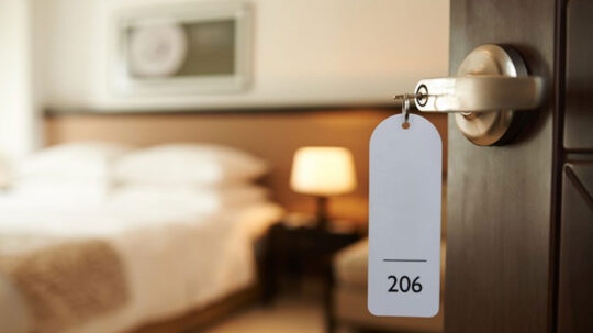 Μειώνεται διαρκώς ο αριθμός των ξενοδοχείων ενός έως τριών αστέρων