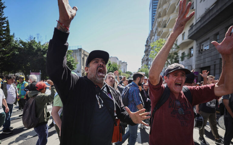 Αργεντινή: Πρώτες αντιδράσεις για τα σχέδια λιτότητας του Μιλέι