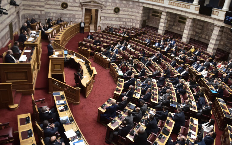 Βουλή: Live η συζήτηση για το φορολογικό νομοσχέδιο