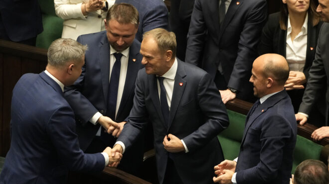 πολωνία-ορκίστηκε-πρωθυπουργός-ο-ντό-562780126
