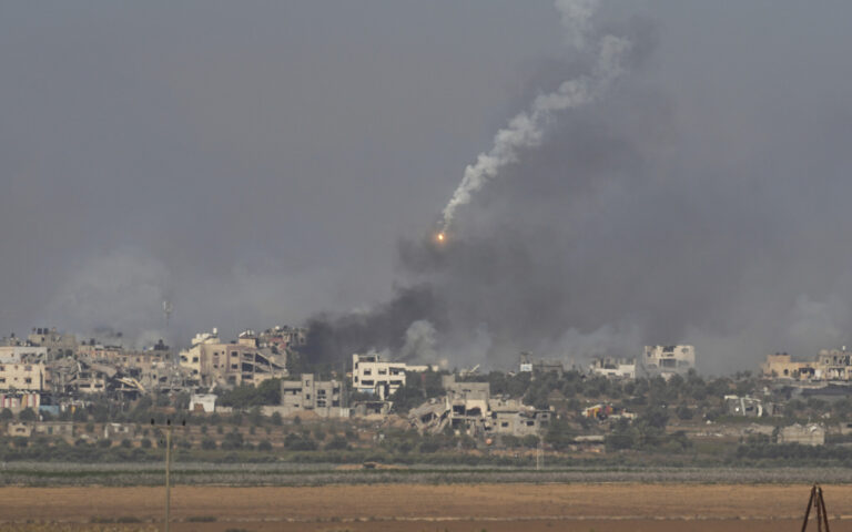 Γάζα: Aγριες μάχες στη Χαν Γιουνίς – «Η Χαμάς σταδιακά χάνει τον έλεγχο», λέει το Ισραήλ