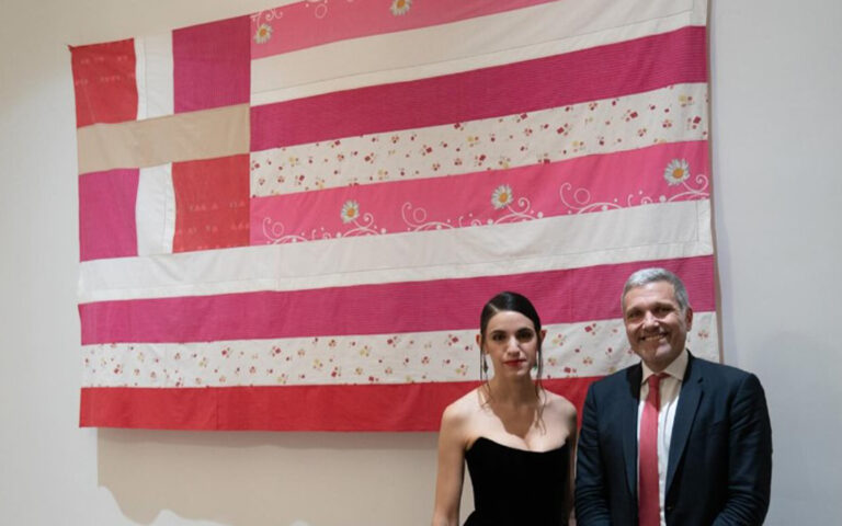 Ροζ ελληνική σημαία: Ανοιχτή επιστολή στήριξης στη ​Γεωργία Λαλέ