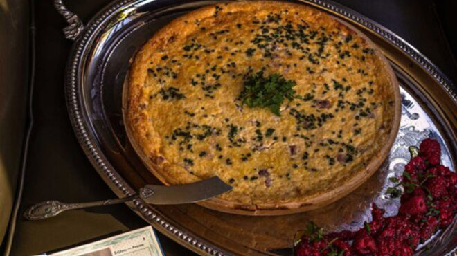 quiche-με-ζαμπόν-αρωματισμένη-με-καρδάμωμο-562801168