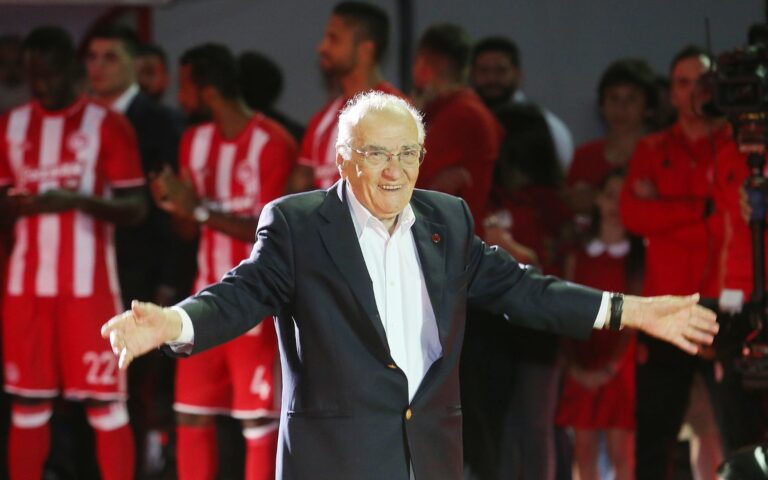 Γιώργος Δαρίβας: «Εφυγε» σε ηλικία 98 ετών ο θρύλος του Ολυμπιακού