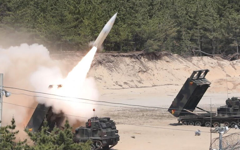 Λευκός Οίκος: Ρωσικές επιθέσεις στην Ουκρανία «με βαλλιστικούς πυραύλους από τη Βόρεια Κορέα»
