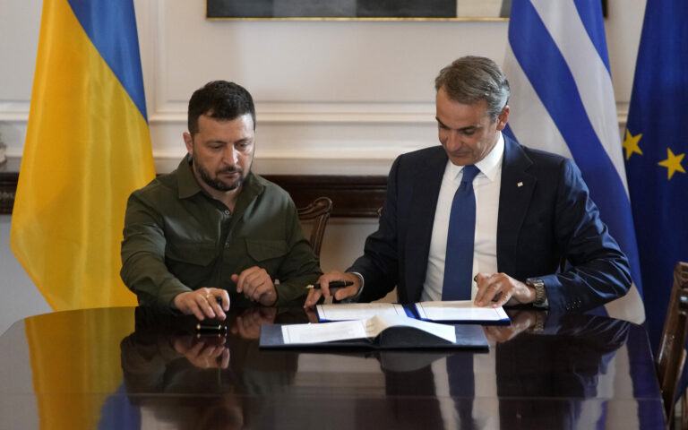 Επικοινωνία Μητσοτάκη – Ζελένσκι: «Συνεχής η στήριξη της Ελλάδας προς την Ουκρανία»
