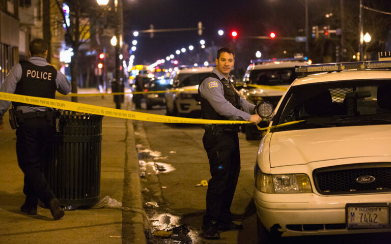 ΗΠΑ: Επτά νεκροί από πυροβολισμούς σε δύο σπίτια στο Σικάγο