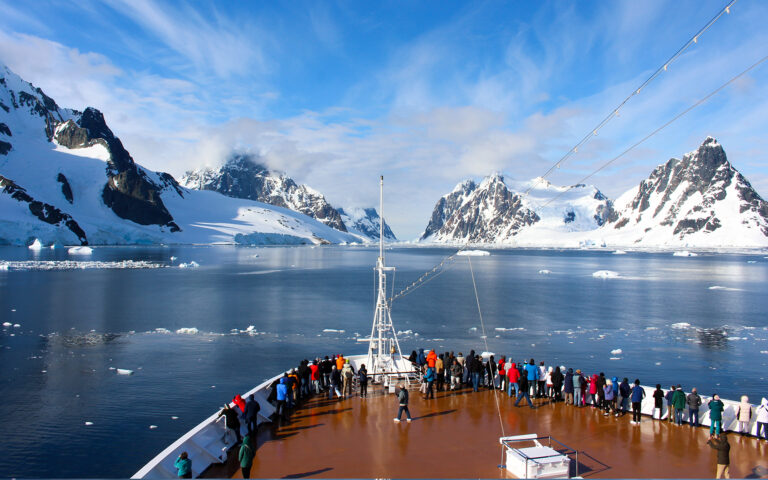 TikTok και υπερτουρισμός «λιώνουν» την Ανταρκτική