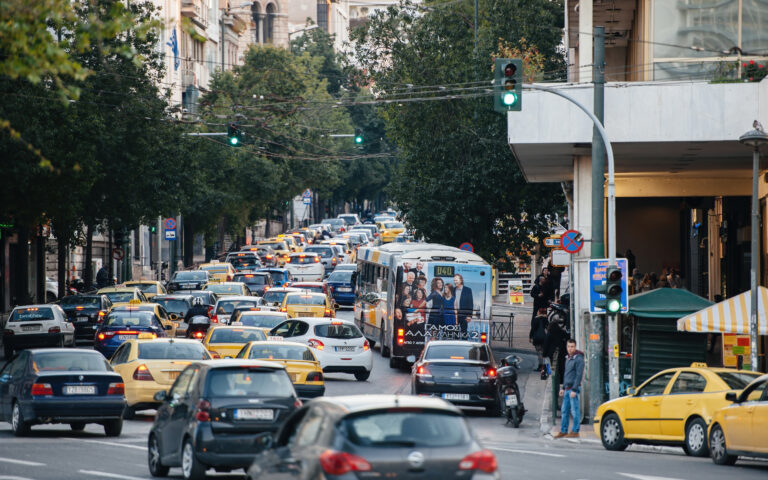 Στο gov.gr η άρση παρακράτησης κυριότητας επιβατικού ή δίκυκλου οχήματος