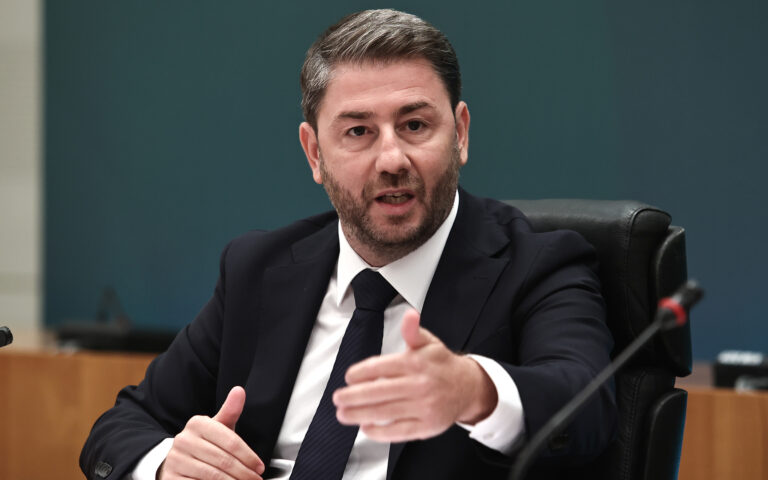 Ανδρουλάκης: «Πρωθυπουργός εικονικής πραγματικότητας ο Μητσοτάκης» – Γιατί καταψηφίζουμε τα μη κρατικά ΑΕΙ