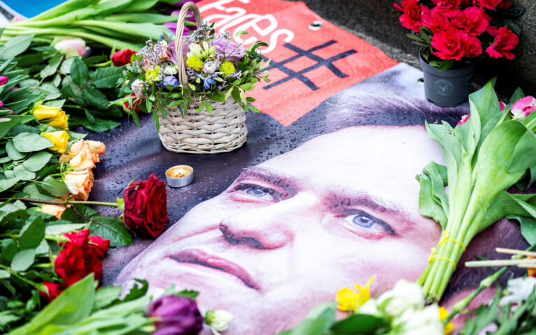 Θάνατος Ναβάλνι: Η Δύση ζητεί από τη Μόσχα να λογοδοτήσει