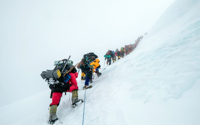 Μια νέα, υποχρεωτική προϋπόθεση για τους ορειβάτες του Εβερεστ θεσπίζει το Νεπάλ