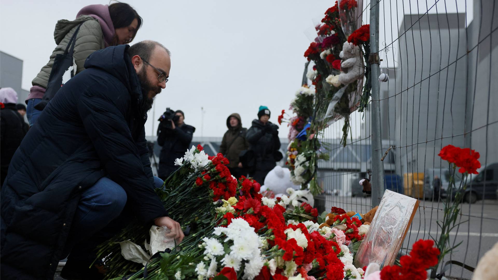 Μακελειό στη Μόσχα: Στους 115 οι νεκροί – Οι έρευνες θα πάρουν «αρκετές ημέρες»-1