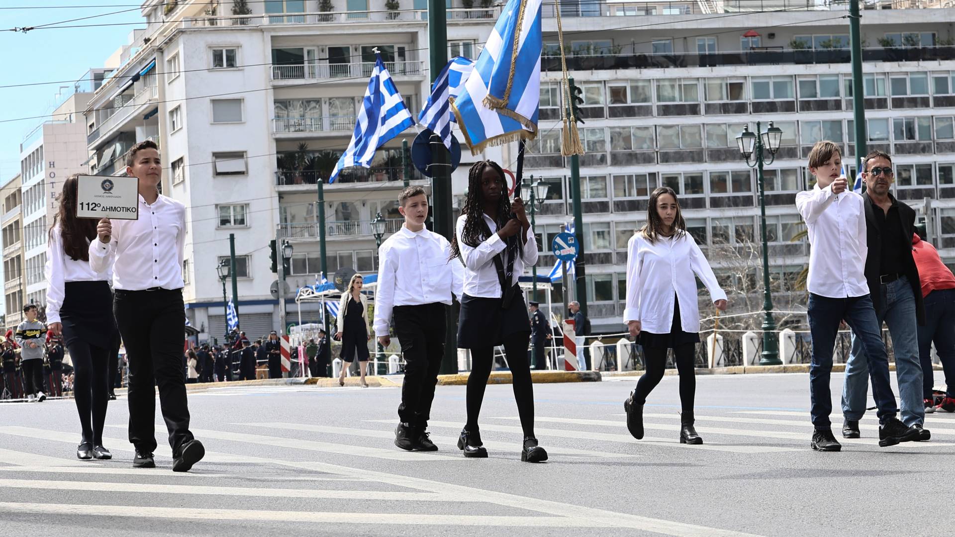 25η Μαρτίου: Φωτογραφίες από τη μαθητική παρέλαση στην Αθήνα – Ποιοι δρόμοι είναι κλειστοί-1